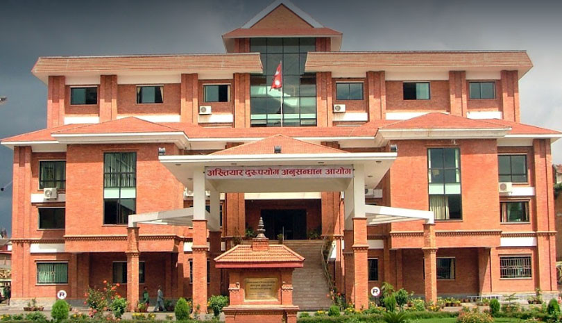 सिराहाका कर अधिकृत पाँच लाख घुस सहित पक्राउ