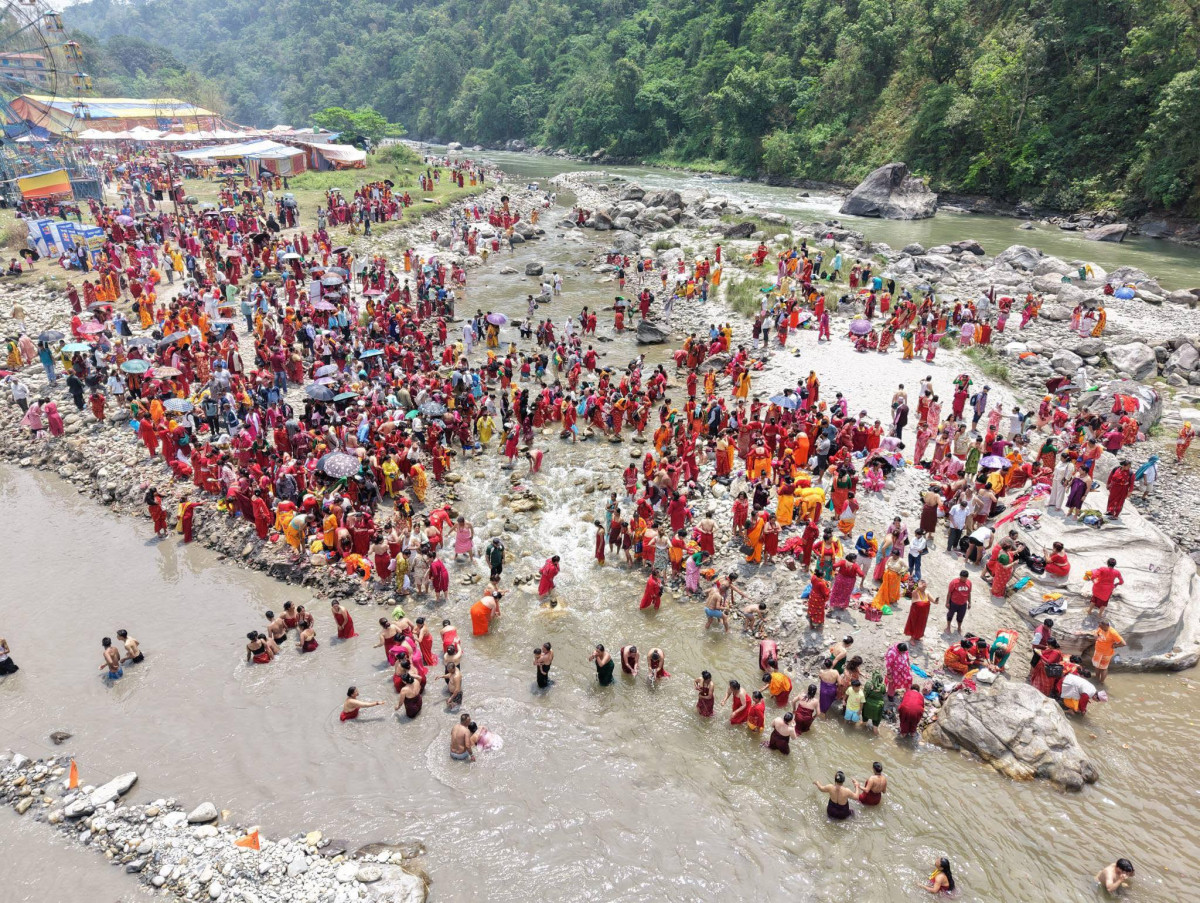 धादिङको सल्यानटारस्थित  नृसिंहधाममा भव्य महामेला, किन लाग्दैछ हजारौँ भक्तजनको घुइँचो