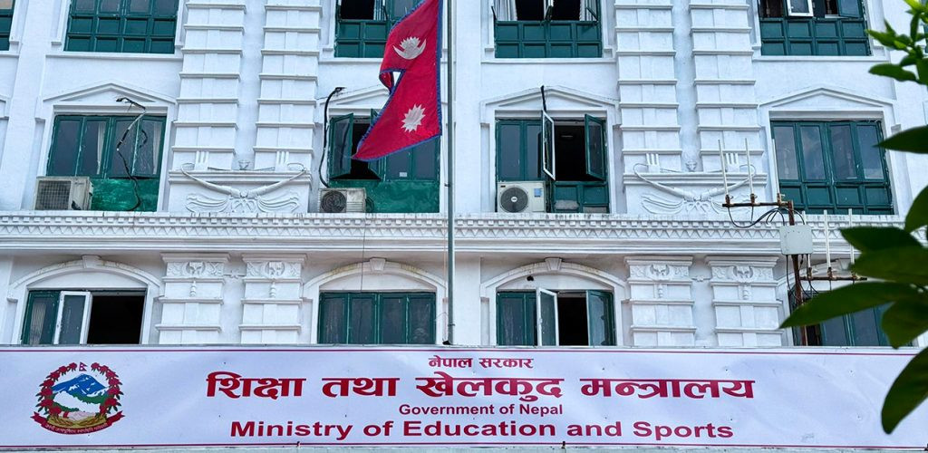 शिक्षा मन्त्रालयका सहसचिवको जिम्मेवारी हेरेफेर,हटाइए प्रवक्ता