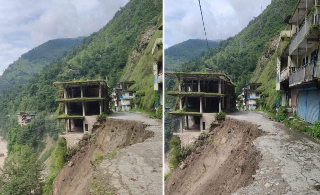 सिन्धुपाल्चोकमा पहिरो, सडक भासिदा अरनिको राजमार्ग अवरुद्ध