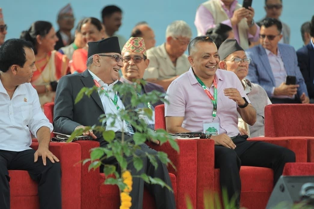 गगनजीले क्रमभंग गर्नुभयो, रविजीले पनि गर्नुहोस् : प्रचण्ड