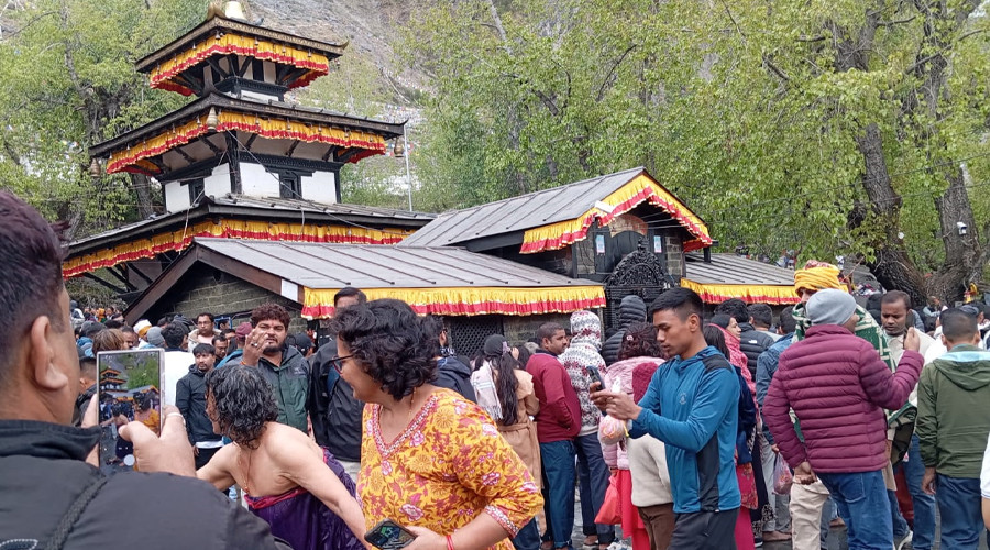 मुक्तिनाथ मन्दिरमा सर्वसाधारणलाई दशैंको टीका